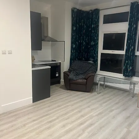 Great Ground Floor Studio Flat